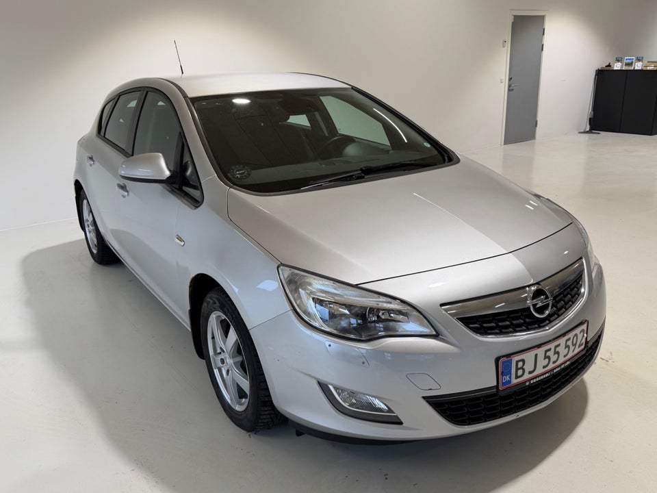 Opel Astra 1,4 T 140 Enjoy 5d