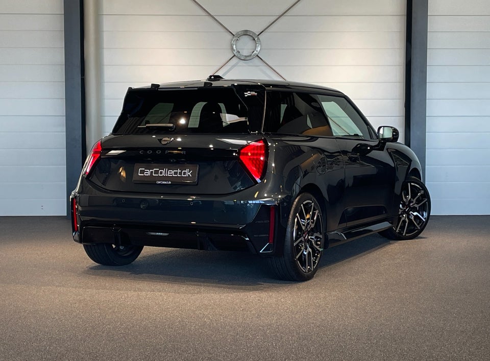 MINI Cooper E JCW Trim XL 3d