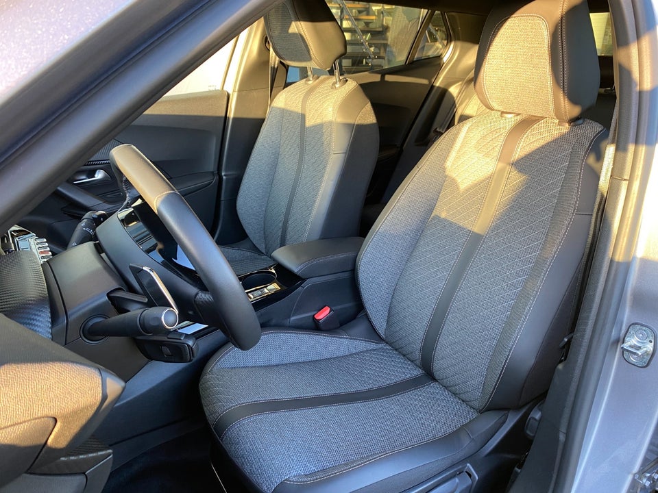 Peugeot 2008 1,2 PureTech 130 Allure EAT8 5d