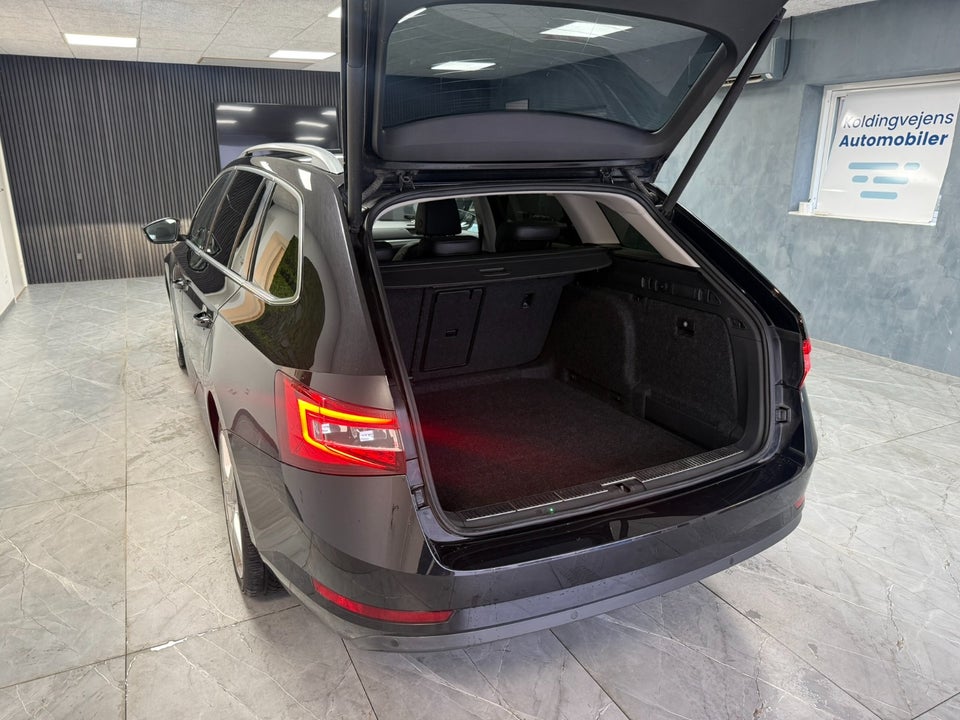 Skoda Superb 2,0 TDi 150 Style Combi DSG 5d