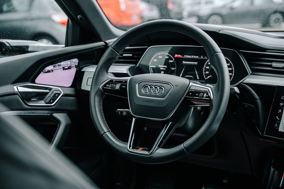 Audi Q8 e-tron 50 S-line Sportback quattro 5d