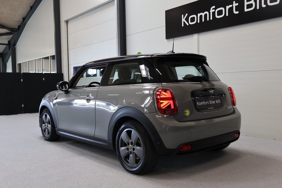 MINI Cooper SE Essential 3d