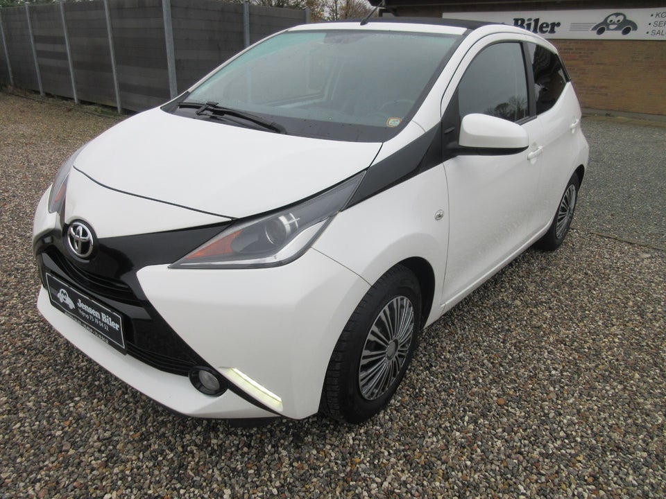 Toyota Aygo 1,0 VVT-i x-wave Sky 5d