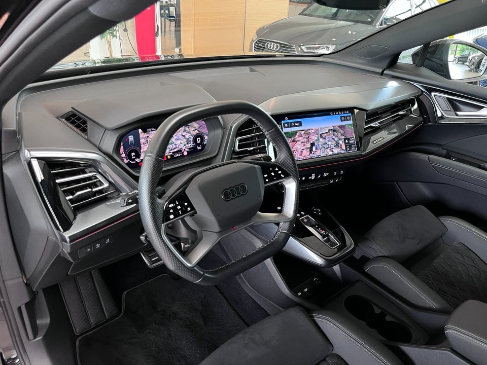 Audi Q4 e-tron 45 S-line quattro 5d