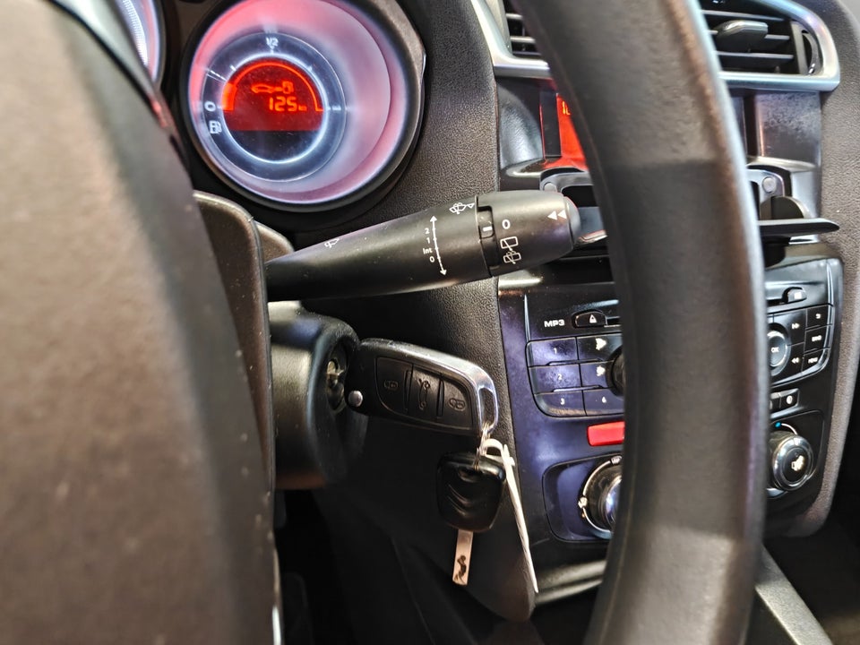 Citroën C4 1,4 VTi Attraction 5d