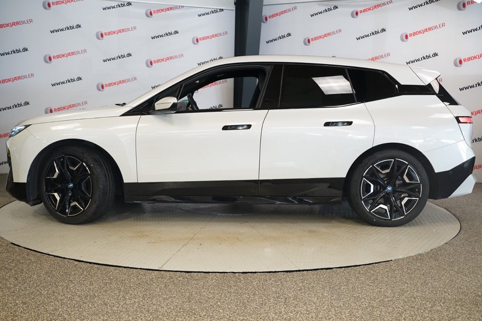 BMW iX xDrive40 Fully Charged Sport 5d