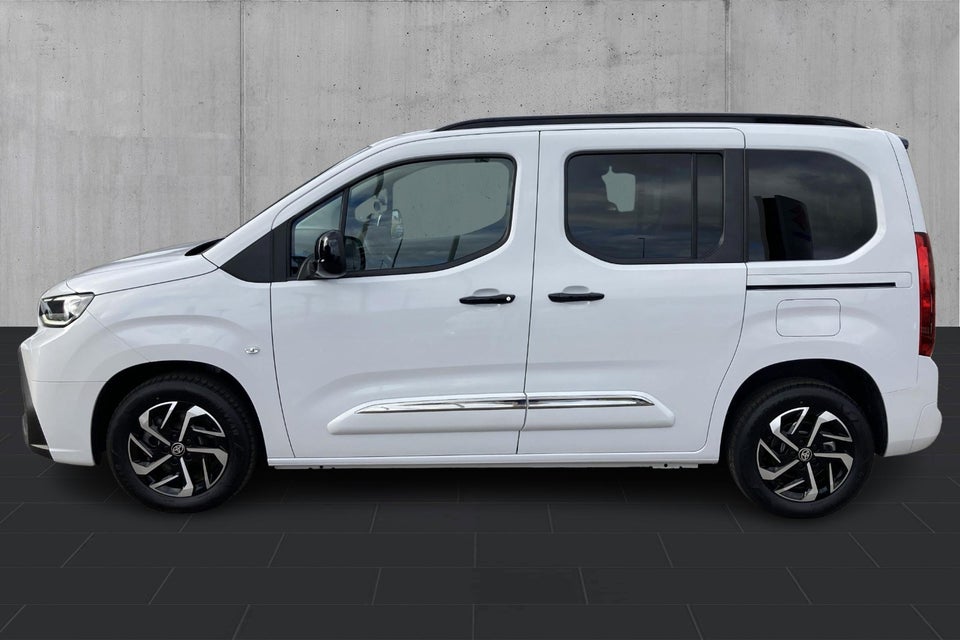 Toyota ProAce City Verso 50 Medium Family 5d