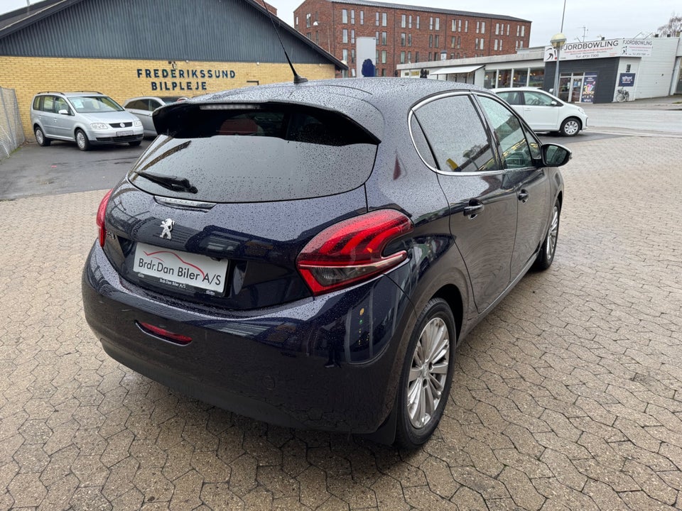 Peugeot 208 1,6 BlueHDi 100 Allure Sky 5d