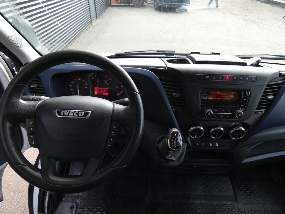 Iveco Daily 3,0 35S18 Box m/lift AG8 2d