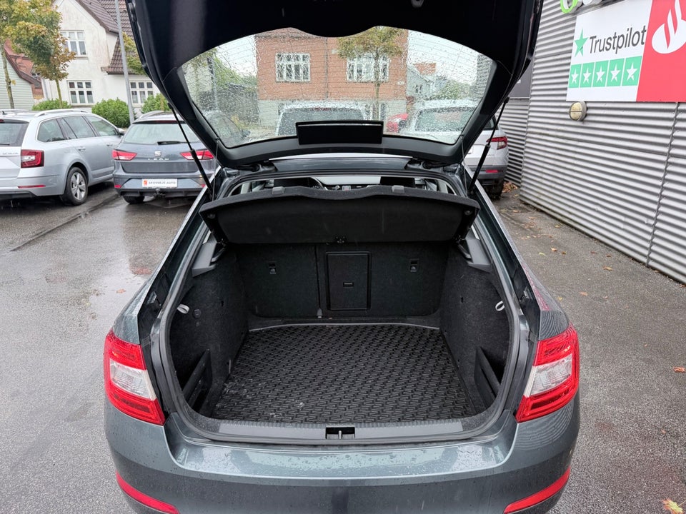 Skoda Octavia 1,6 TDi 110 Ambition DSG 5d
