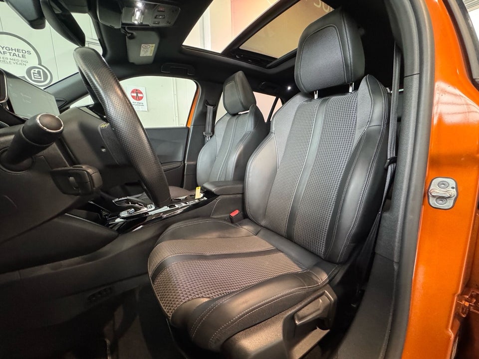 Peugeot e-2008 50 GT Sky 5d