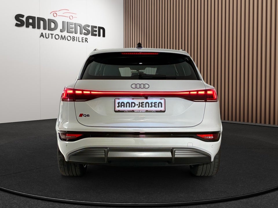 Audi Q6 e-tron S-line quattro 5d