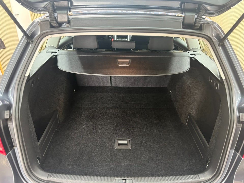VW Passat 1,6 TDi 105 Comfortline BMT 4d