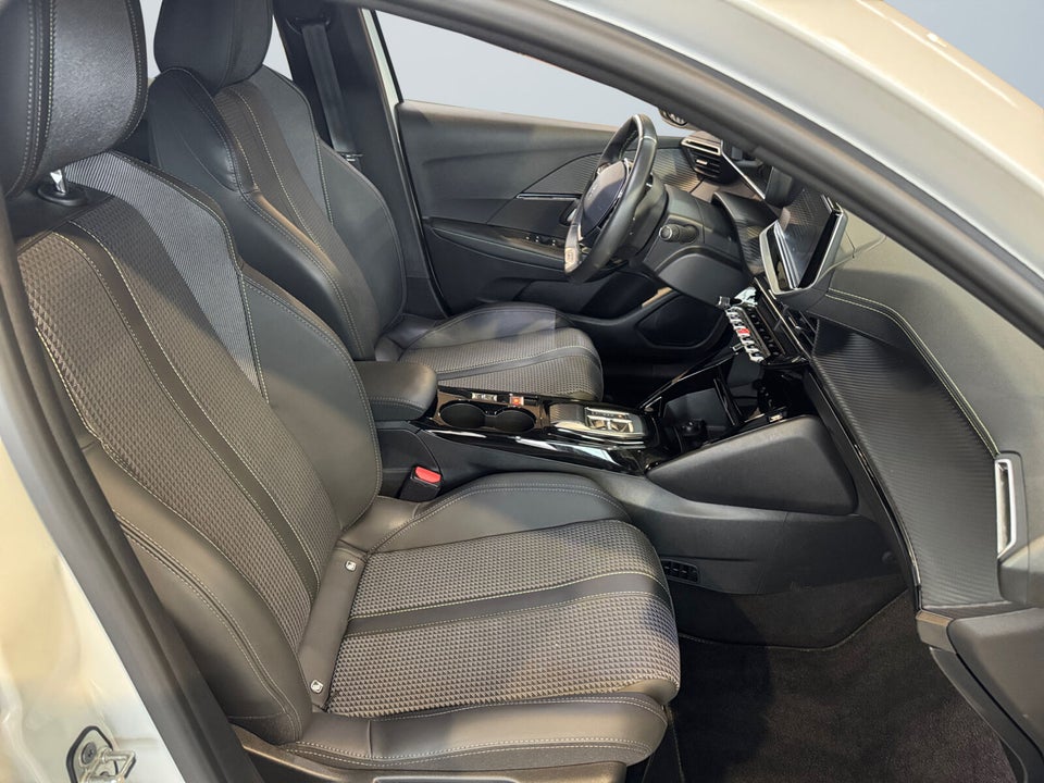 Peugeot e-208 50 GT 5d