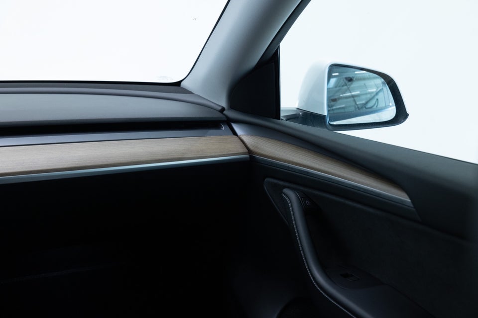 Tesla Model Y RWD 5d