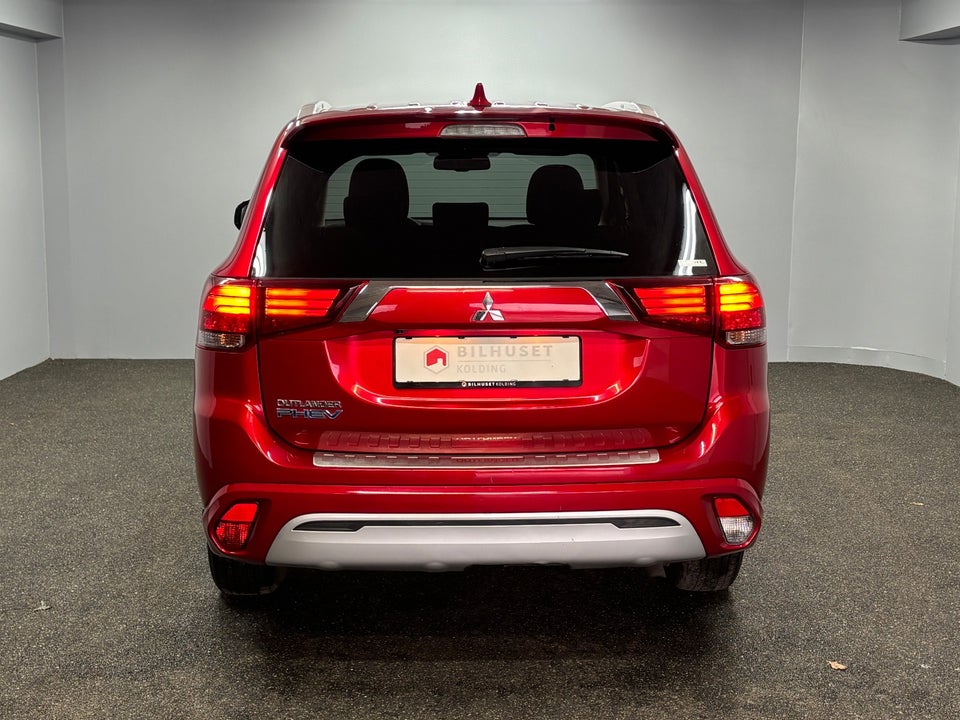 Mitsubishi Outlander 2,4 PHEV Invite+ CVT 4WD 5d