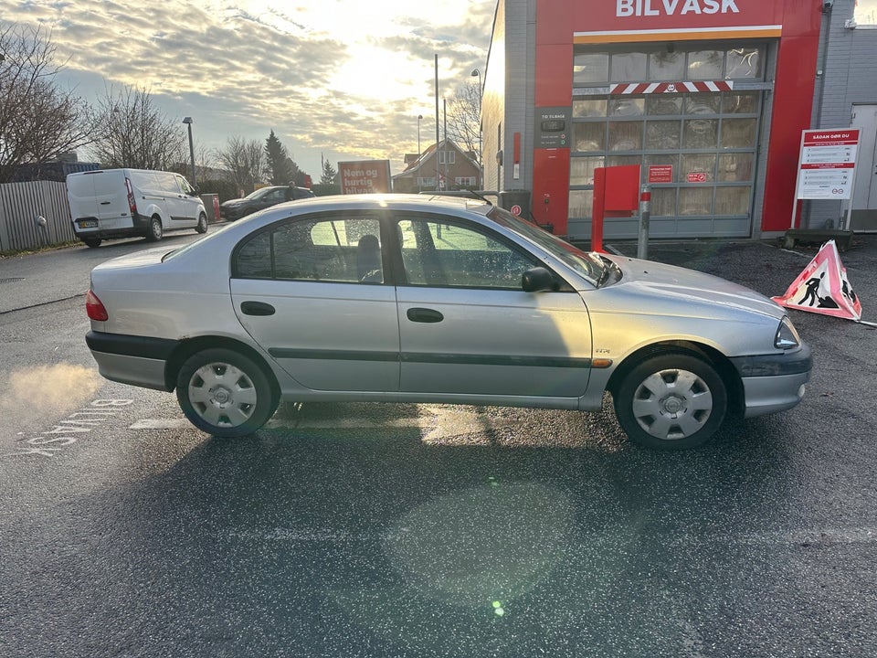 Toyota Avensis 1,6 Terra 4d