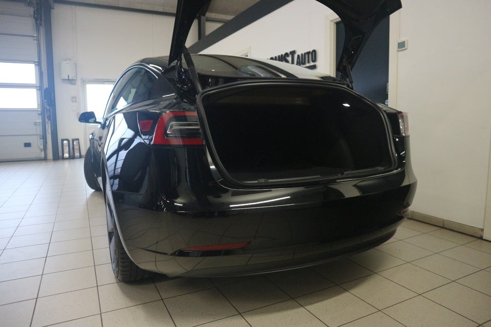 Tesla Model 3 Long Range AWD 4d