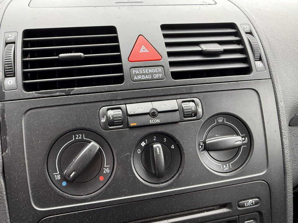VW Touran 2,0 FSi Trendline 7prs 5d