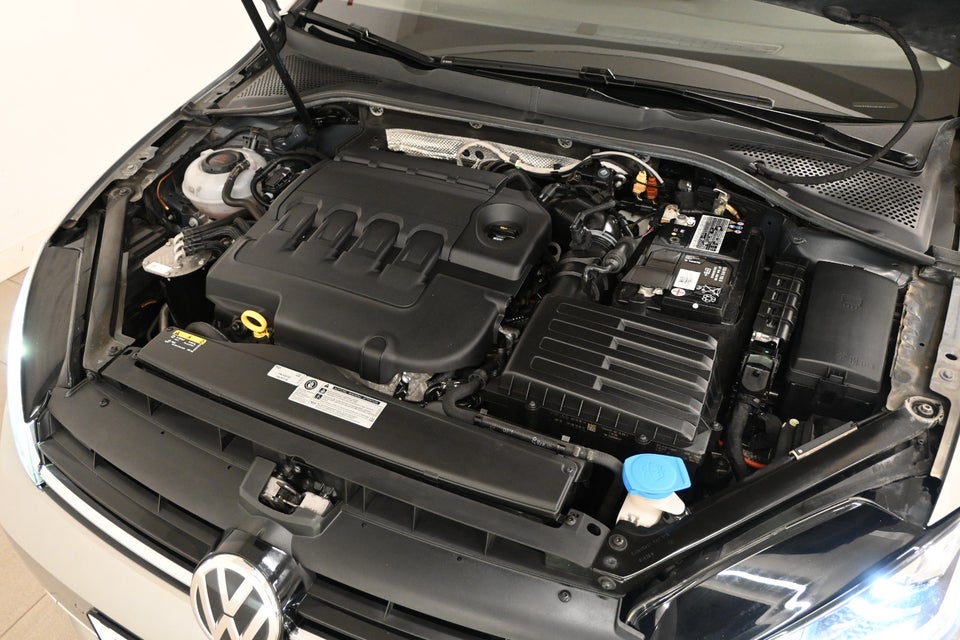 VW Golf VII 2,0 TDi 150 Comfortline+ Connect Variant DSG 5d