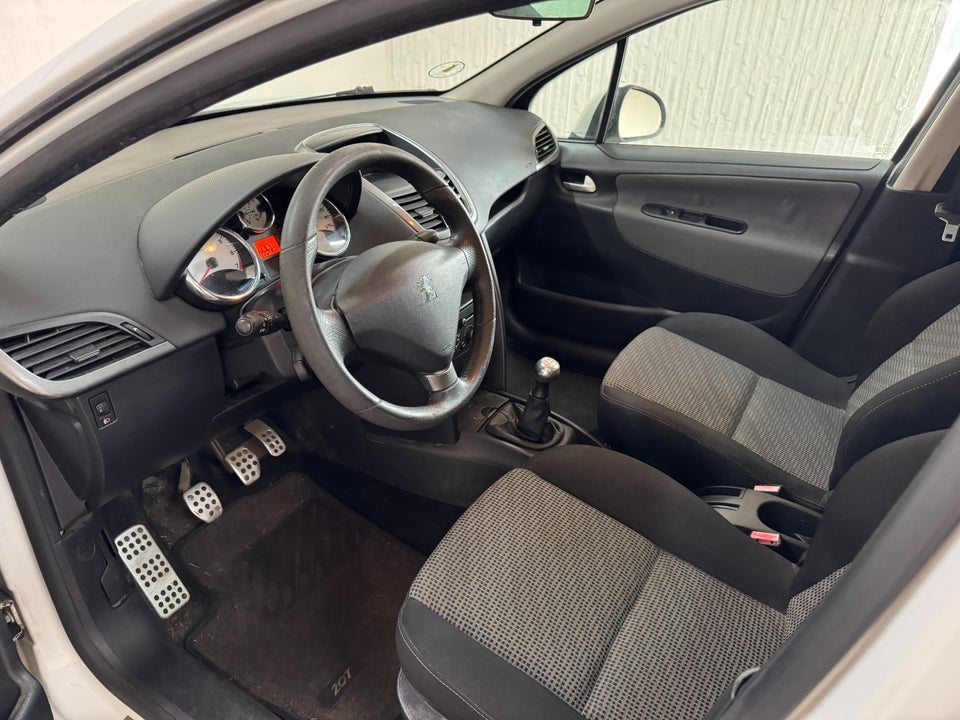 Peugeot 207 1,6 VTi Premium SW 5d