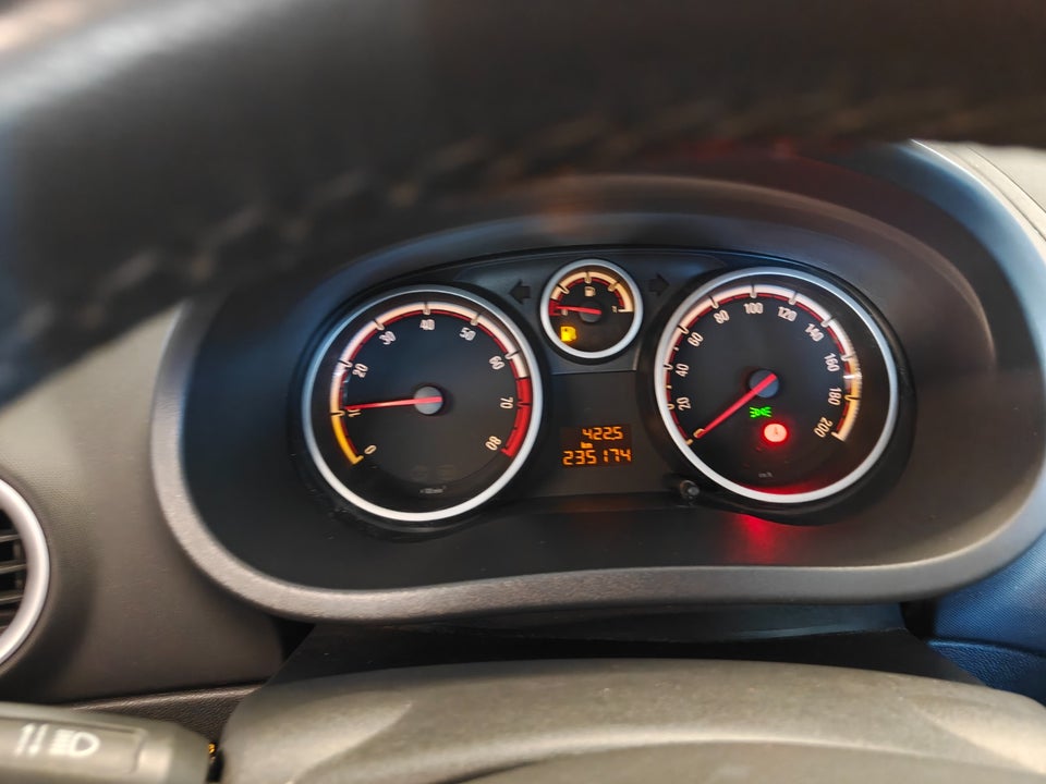 Opel Corsa 1,2 16V Cosmo 5d