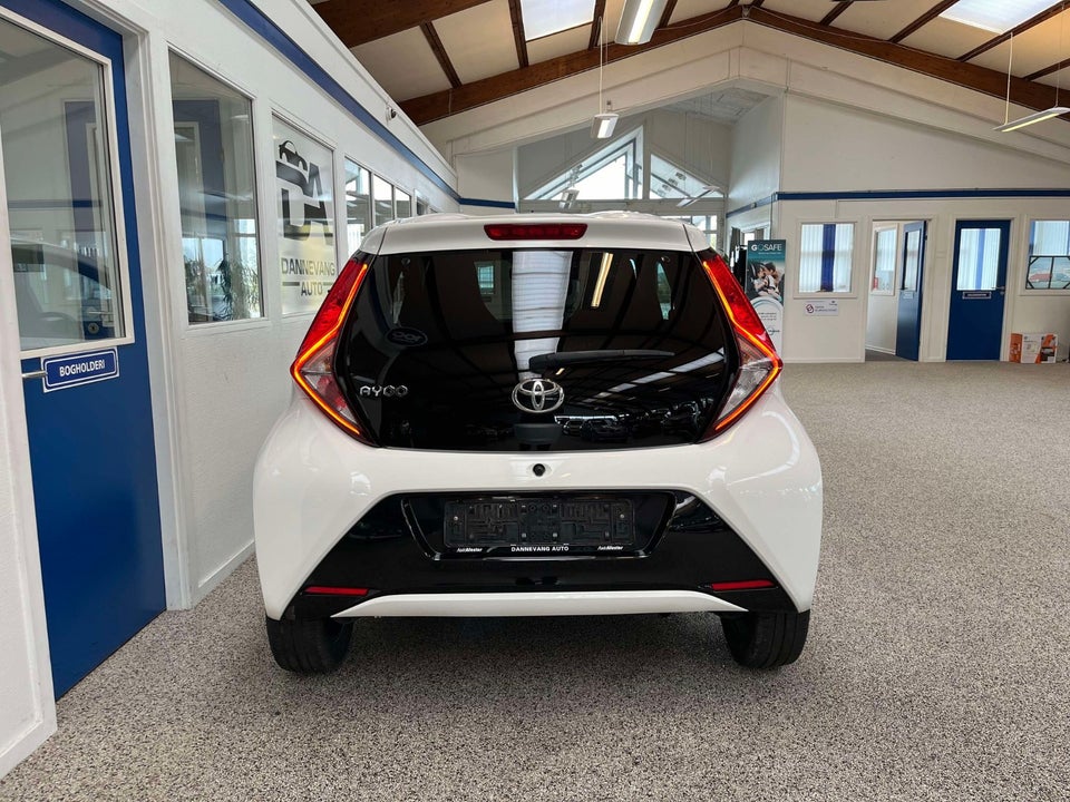 Toyota Aygo 1,0 VVT-i x-press 5d