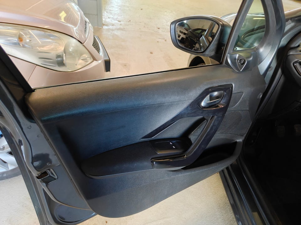 Peugeot 208 1,0 VTi Access 5d