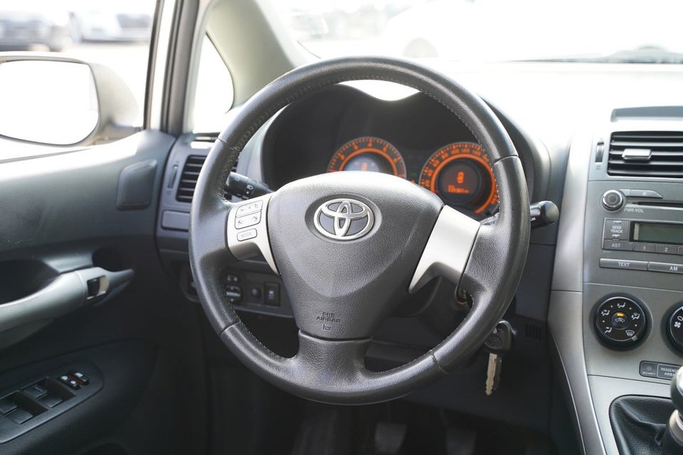 Toyota Auris 1,6 Sol 5d