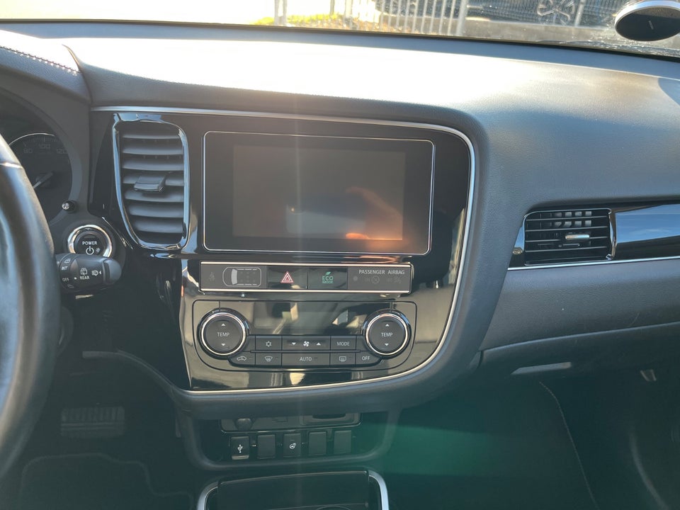 Mitsubishi Outlander 2,4 PHEV Intense CVT 4WD 5d