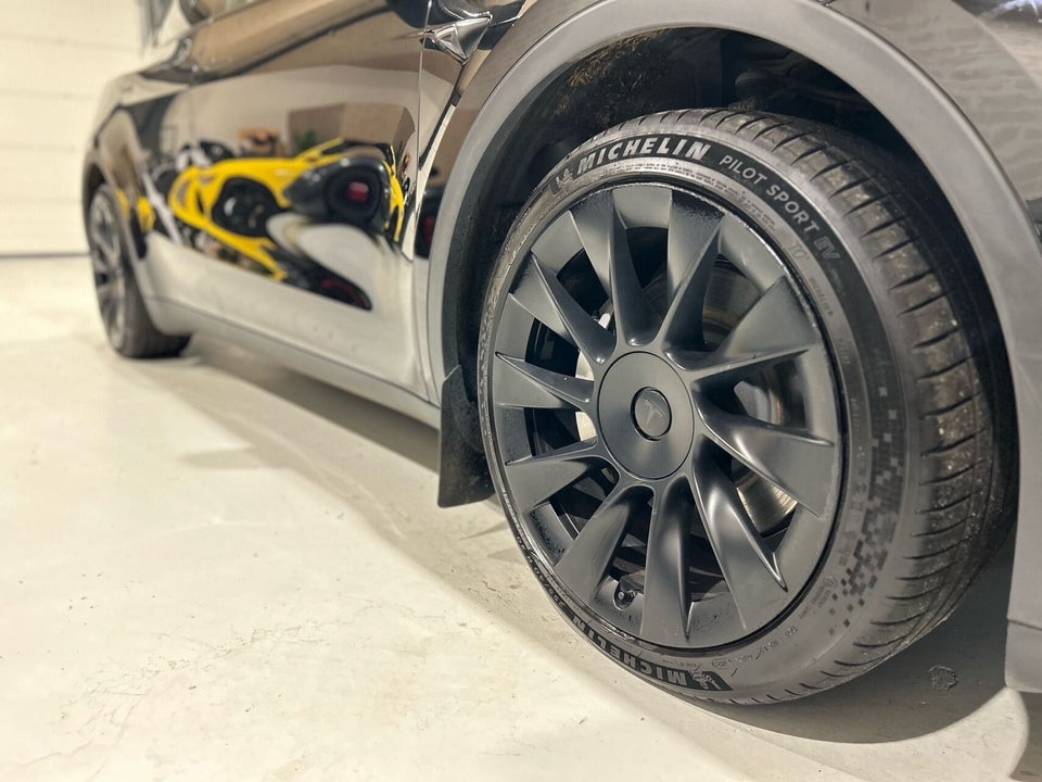 Tesla Model Y Long Range AWD 5d