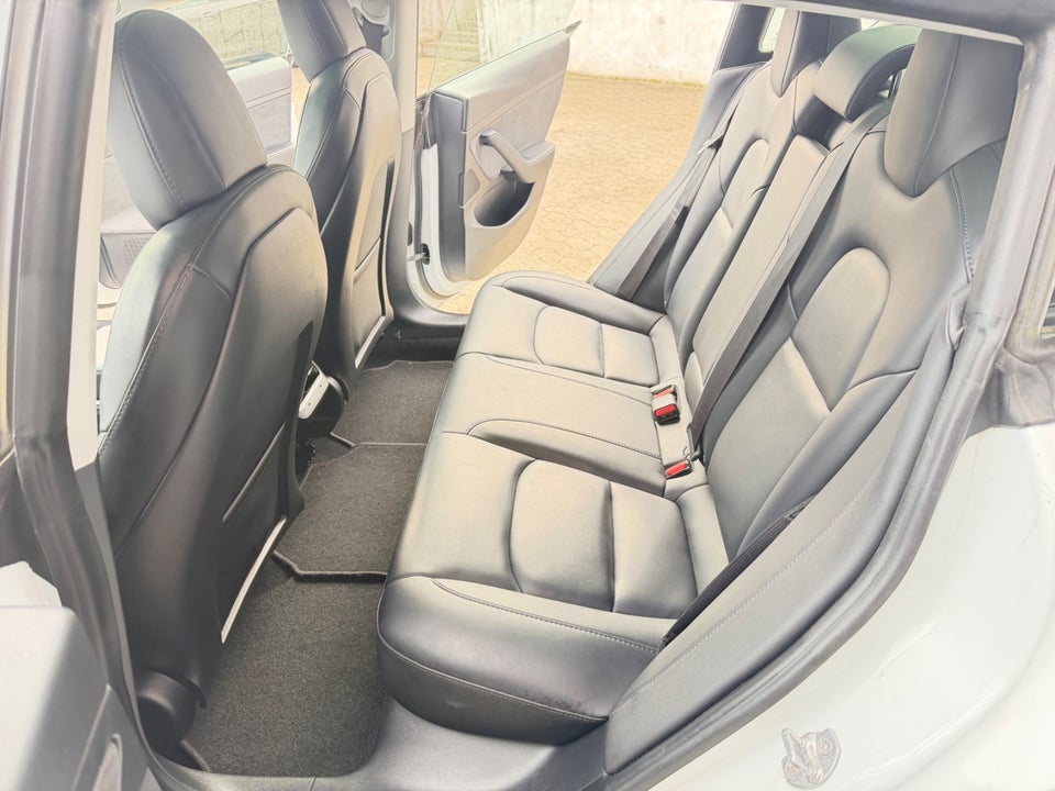 Tesla Model 3 Standard Range+ RWD 4d