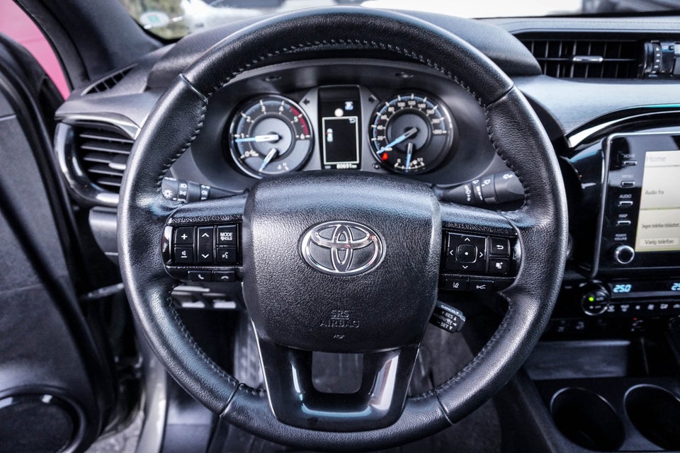 Toyota HiLux 2,8 D T4 Invincible Db.Kab aut. 4d