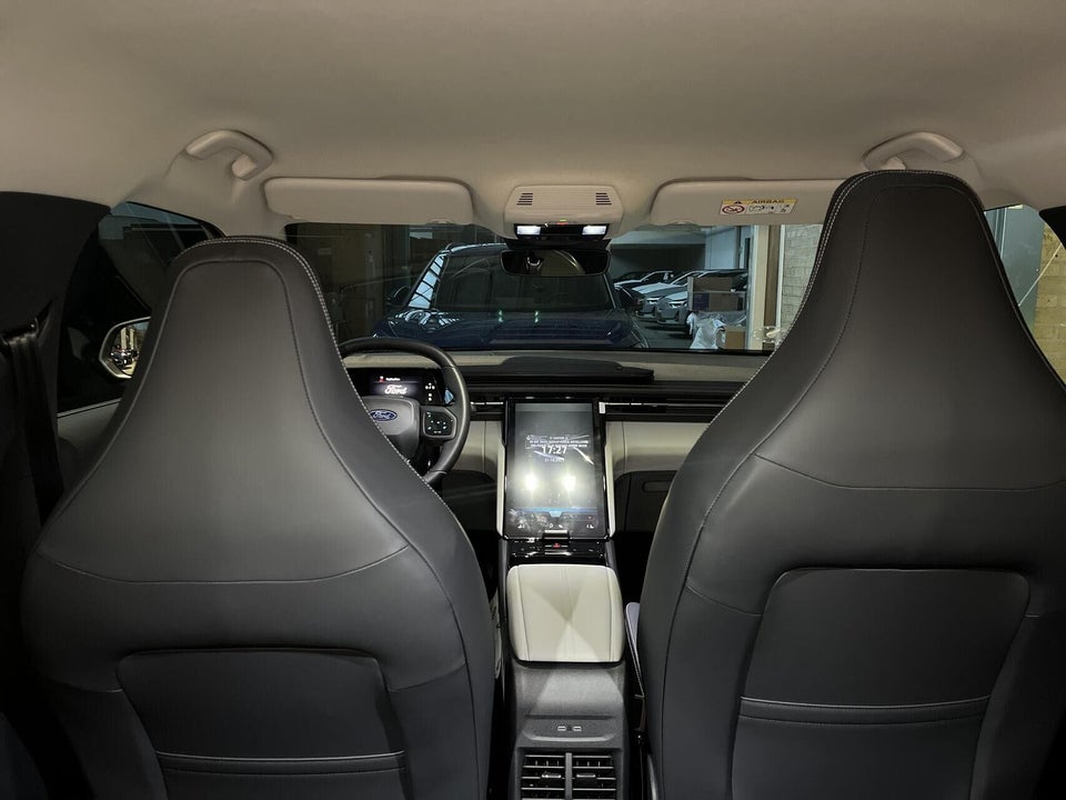 Ford Explorer 82 Premium Extended Range 5d