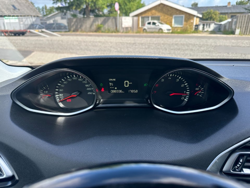 Peugeot 308 1,2 e-THP 130 Selection Sky SW 5d