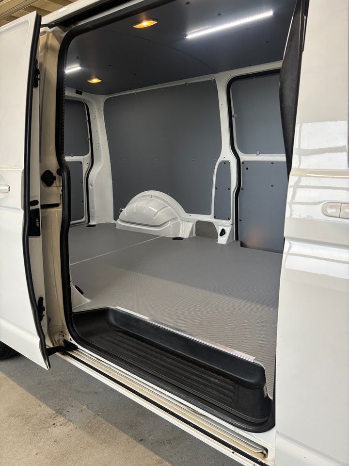 VW Transporter 2,0 TDi 150 Kassevogn DSG lang