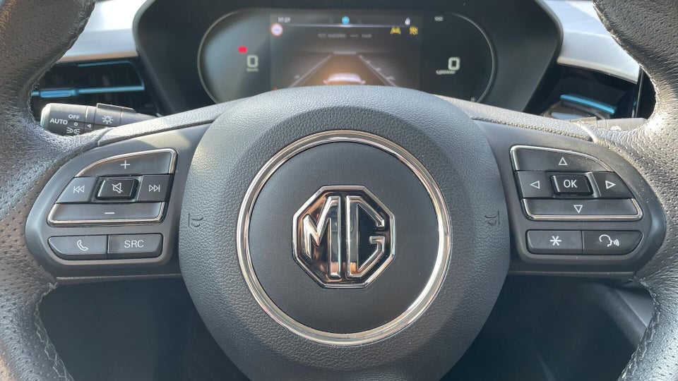 MG MG5 61 Luxury 5d