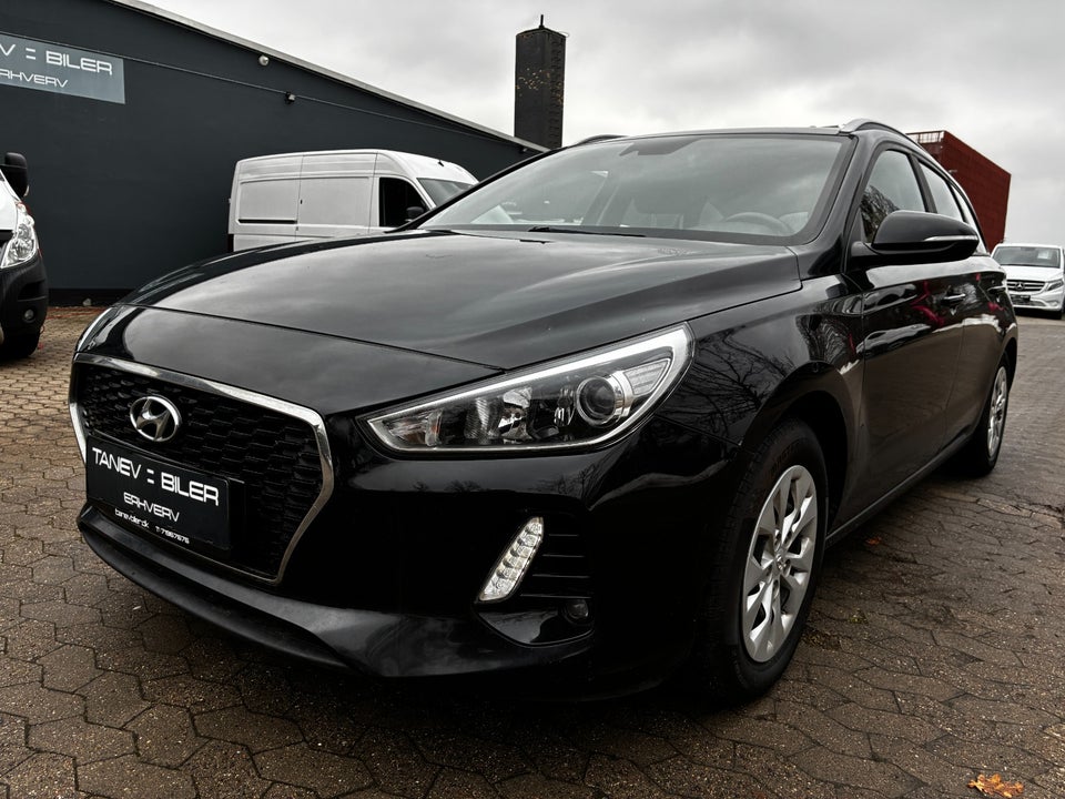 Hyundai i30 1,6 CRDi 110 Premium stc. Van 5d