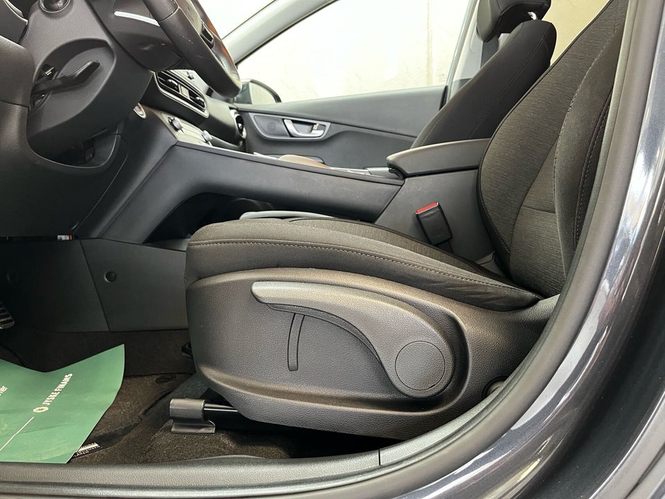 Hyundai Kona 39 EV Essential 5d