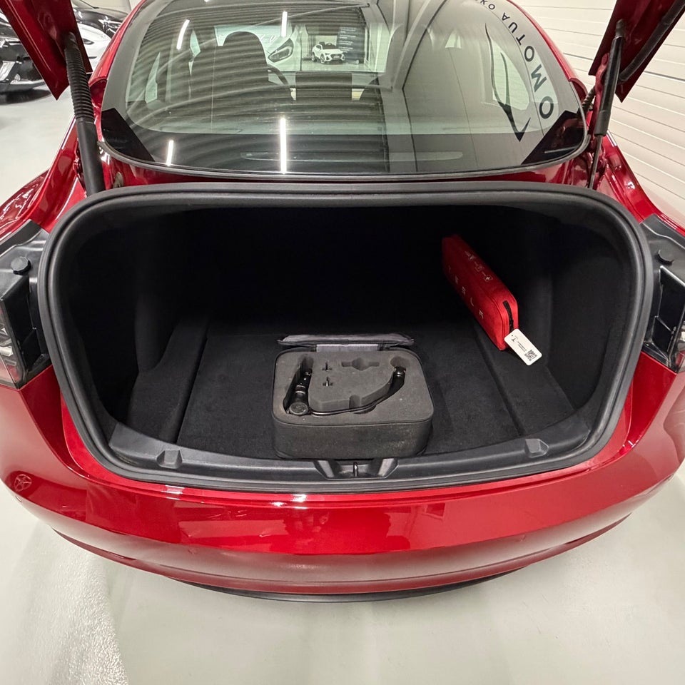 Tesla Model 3 Long Range AWD 4d