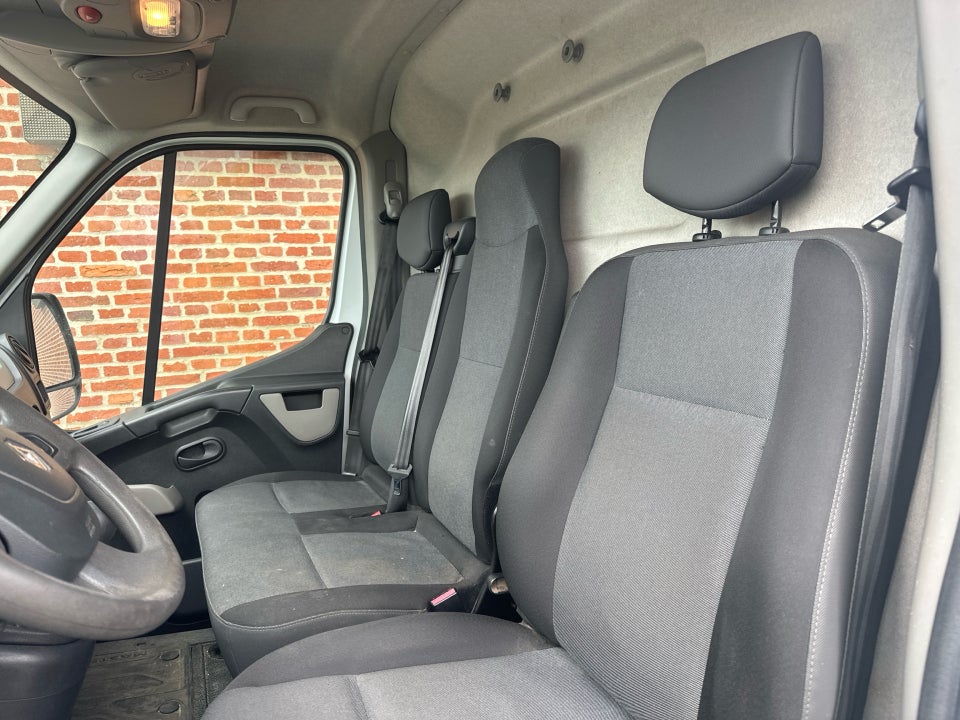 Renault Master III T35 2,3 dCi 170 L2H2 Kassevogn