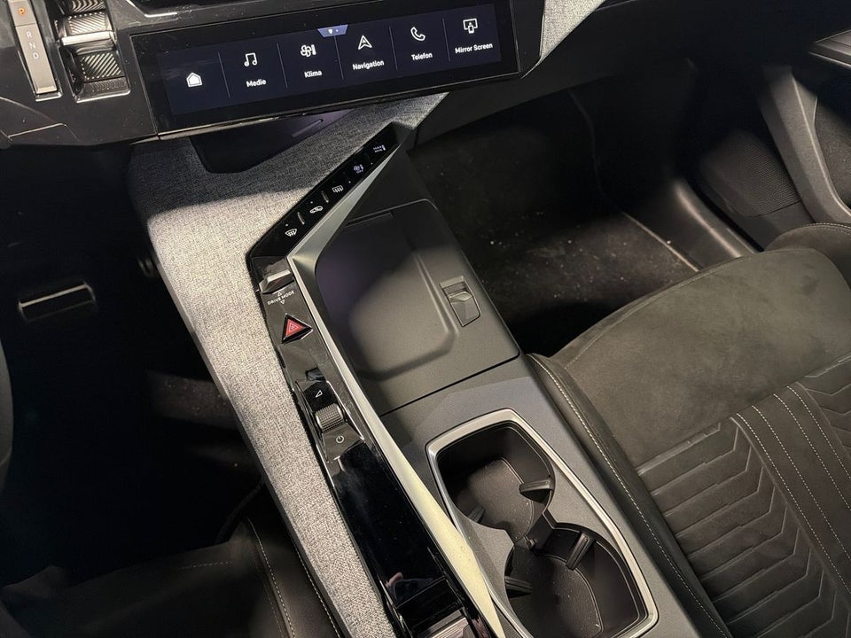 Peugeot e-3008 77 GT Pack 5d