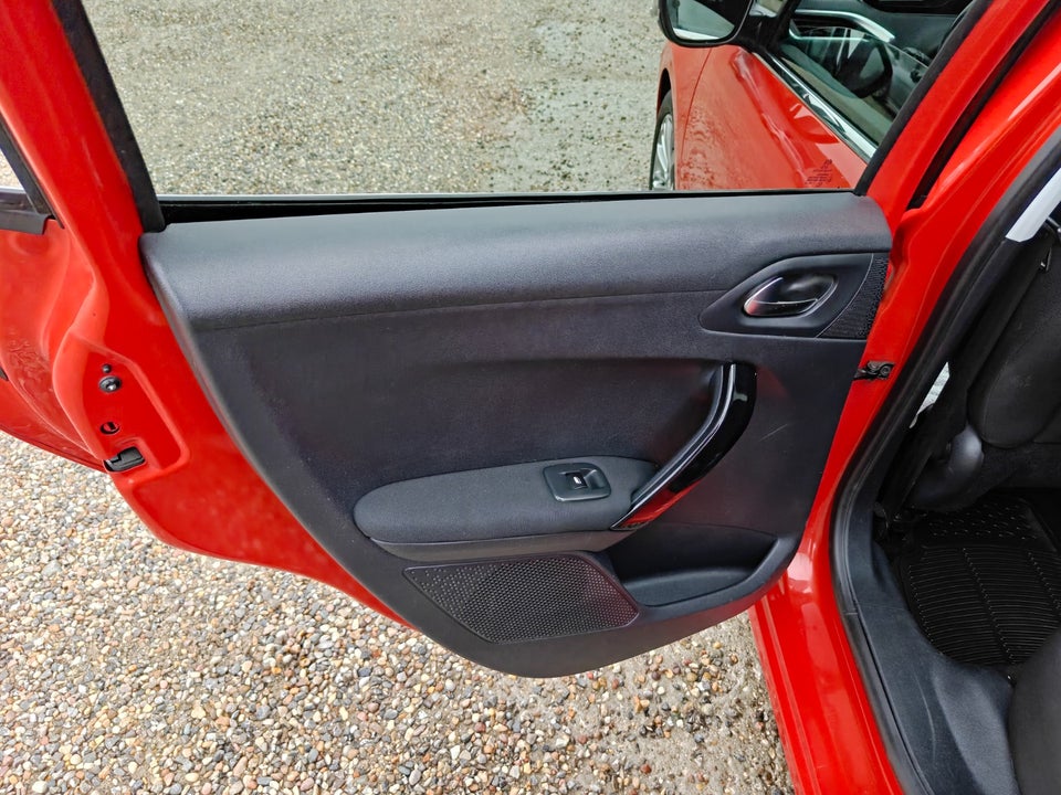 Peugeot 208 1,2 VTi Allure Sky 5d