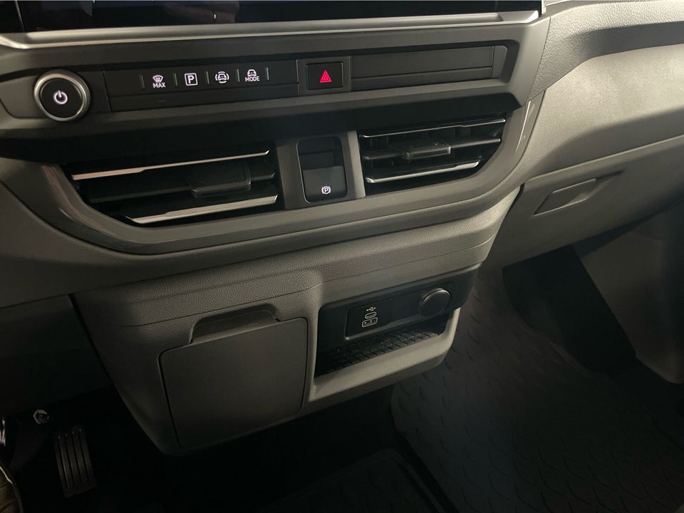 VW e-Caravelle 64 Life SWB
