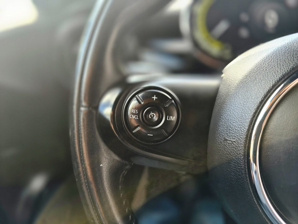 MINI Cooper SE Essential 3d