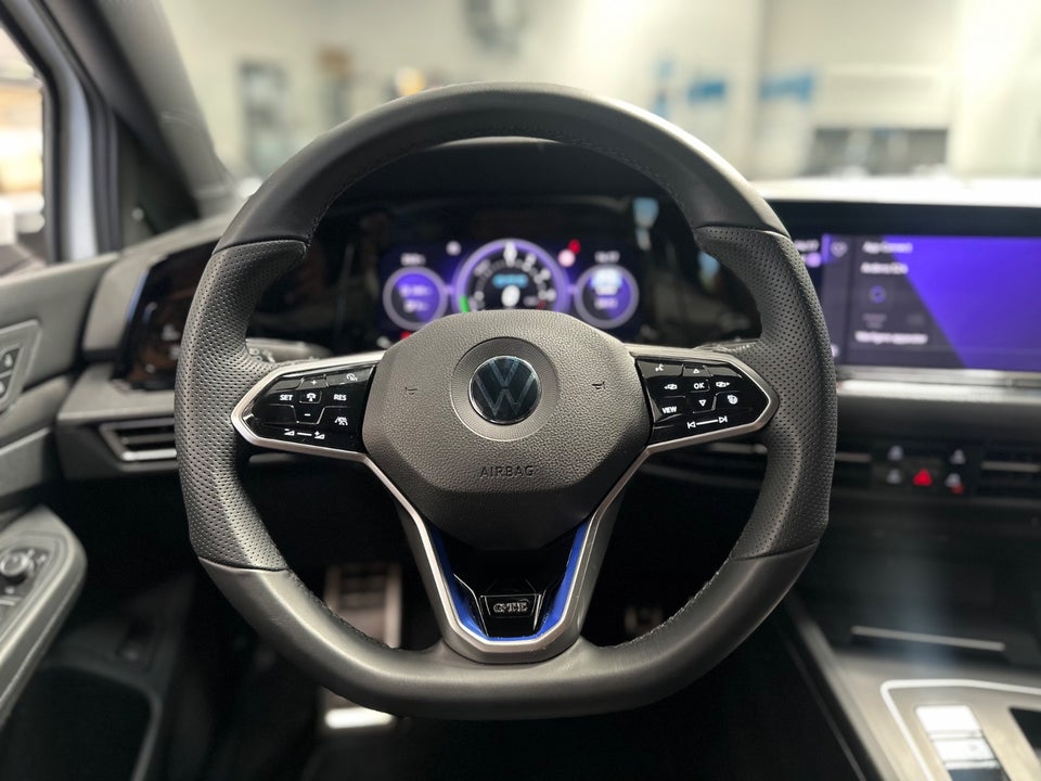 VW Golf VIII 1,4 GTE DSG 5d