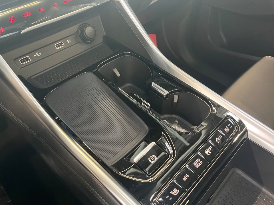 Maxus Euniq5 70 6prs 5d