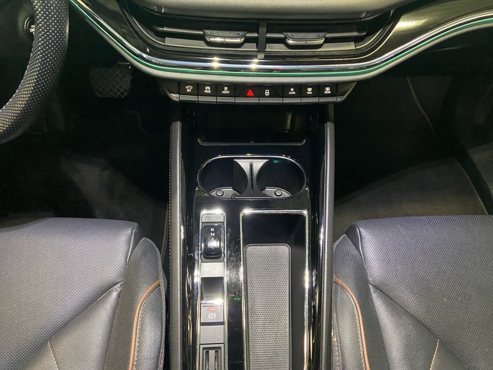 Skoda Enyaq 60 iV Suite 5d