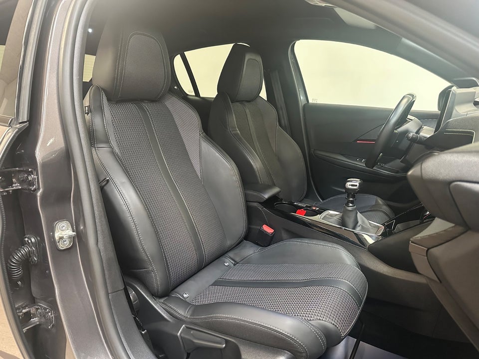 Peugeot 208 1,2 PureTech 100 GT 5d
