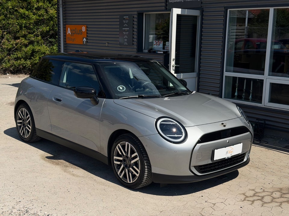MINI Cooper E Classic Trim L 3d